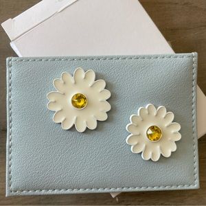 NWT Blue Swarovski card holder with white daisies